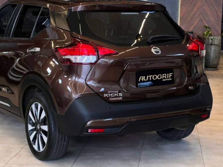 NISSAN - KICKS - 2020/2021 - Marrom - R$ 97.900,00