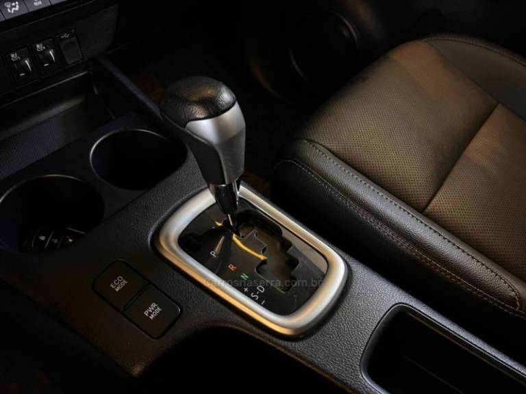 TOYOTA - HILUX - 2021/2021 - Vermelha - R$ 244.900,00