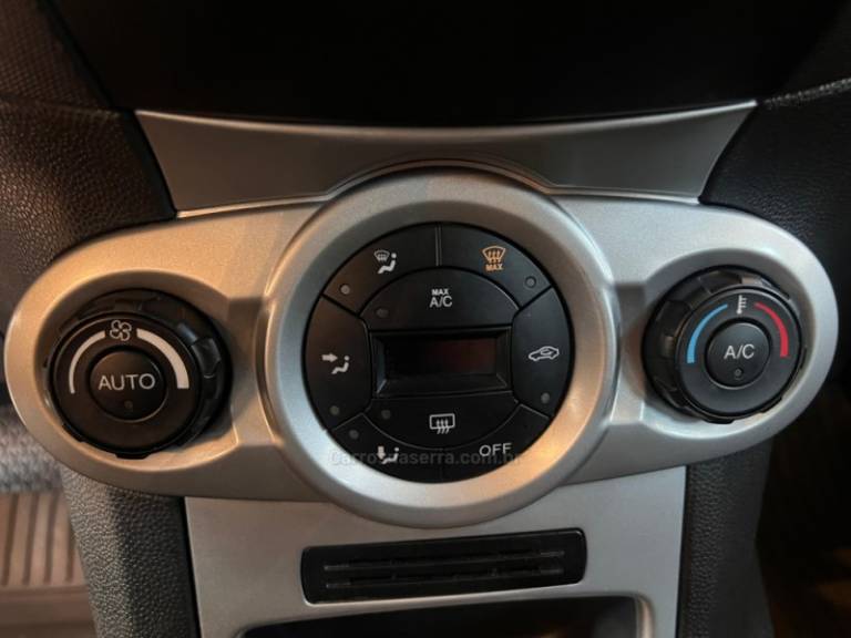 FORD - FIESTA - 2018/2018 - Branca - R$ 59.900,00