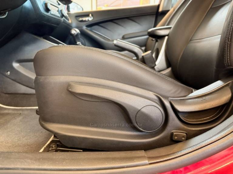 KIA MOTORS - CERATO - 2014/2014 - Vermelha - R$ 64.900,00