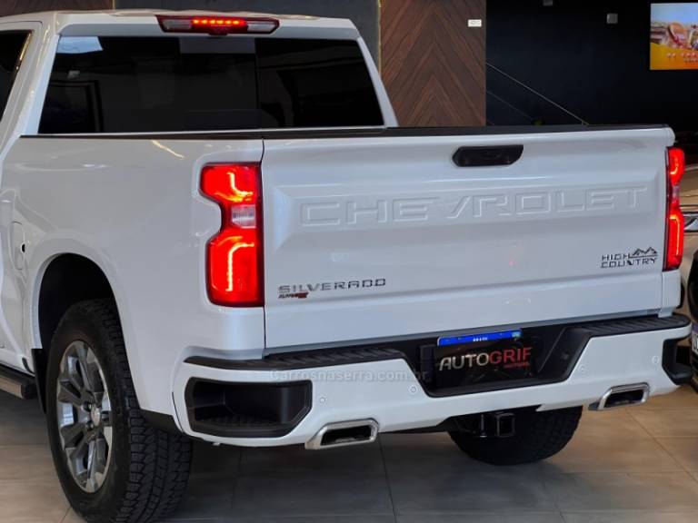 CHEVROLET - SILVERADO - 2023/2024 - Branca - R$ 459.900,00