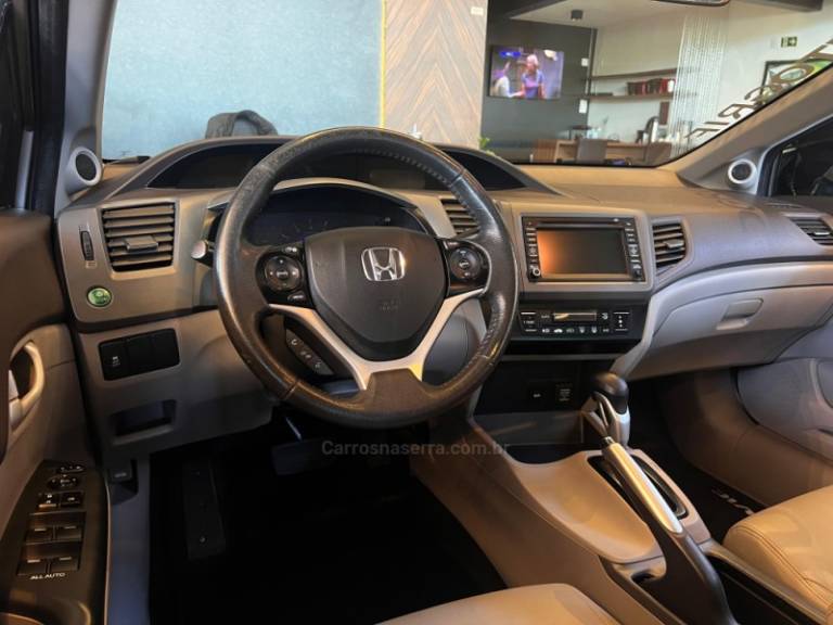 HONDA - CIVIC - 2013/2014 - Prata - R$ 79.900,00