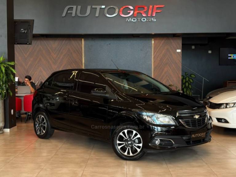 CHEVROLET - ONIX - 2014/2014 - Preta - R$ 51.900,00