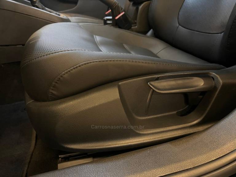 VOLKSWAGEN - JETTA - 2012/2013 - Preta - R$ 68.900,00