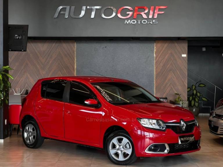 RENAULT - SANDERO - 2016/2017 - Vermelha - R$ 46.900,00