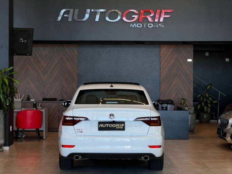 VOLKSWAGEN - JETTA - 2019/2020 - Branca - R$ 164.900,00