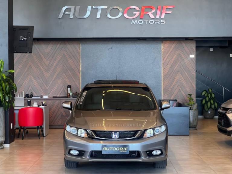 HONDA - CIVIC - 2013/2014 - Prata - R$ 79.900,00