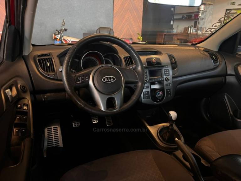 KIA MOTORS - CERATO - 2010/2011 - Vinho - R$ 44.900,00