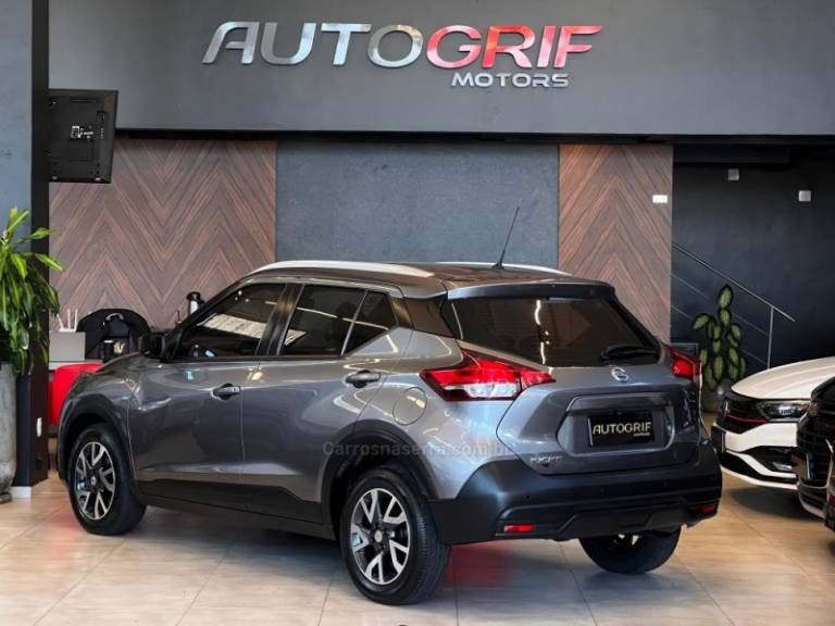 NISSAN - KICKS - 2018/2019 - Cinza - R$ 82.900,00