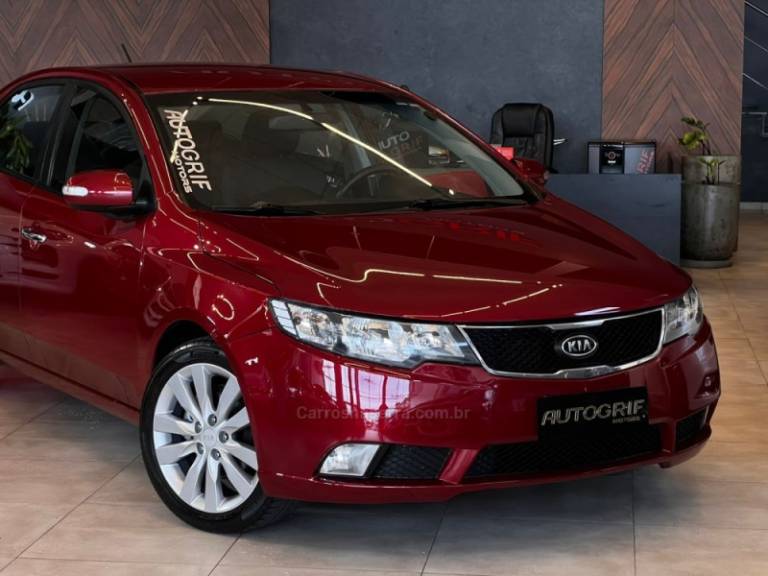 KIA MOTORS - CERATO - 2010/2011 - Vinho - R$ 44.900,00
