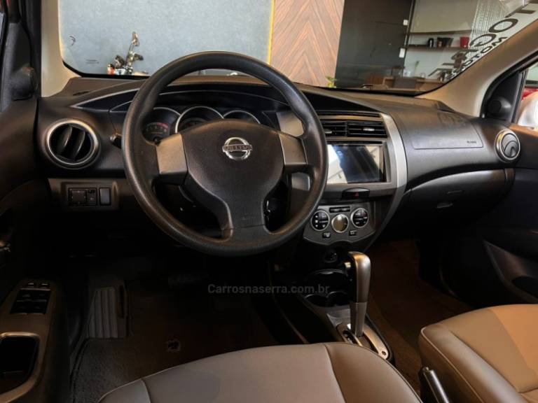 NISSAN - GRAND LIVINA - 2010/2010 - Prata - R$ 38.900,00