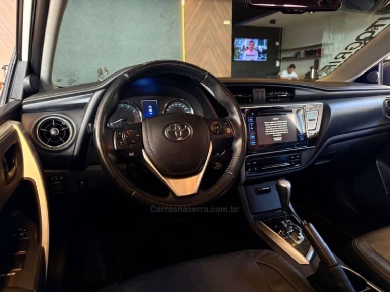 TOYOTA - COROLLA - 2019/2019 - Branca - R$ 105.900,00
