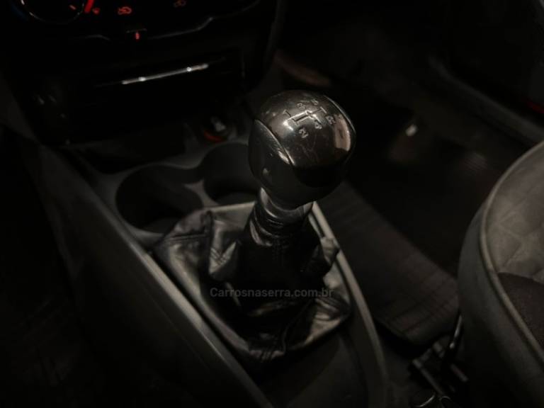 FIAT - PALIO - 2015/2015 - Vermelha - R$ 49.900,00