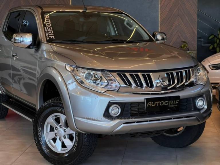 MITSUBISHI - L200 TRITON - 2017/2017 - Prata - R$ 144.900,00