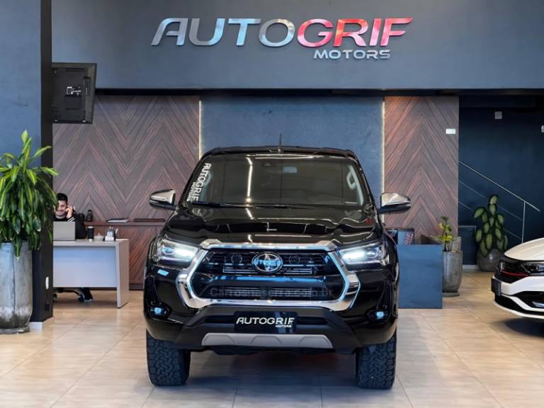 TOYOTA - HILUX - 2021/2021 - Preta - R$ 244.900,00
