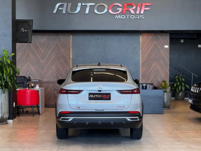 FIAT - FASTBACK - 2023/2024 - Prata - R$ 118.900,00