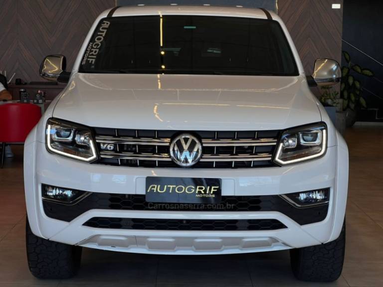 VOLKSWAGEN - AMAROK - 2022/2023 - Branca - R$ 208.900,00