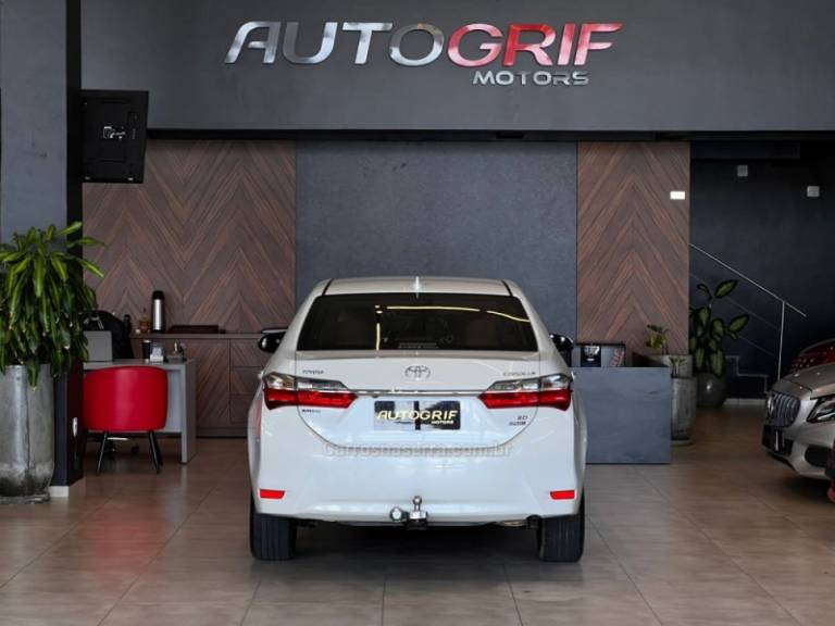 TOYOTA - COROLLA - 2018/2018 - Branca - R$ 108.900,00