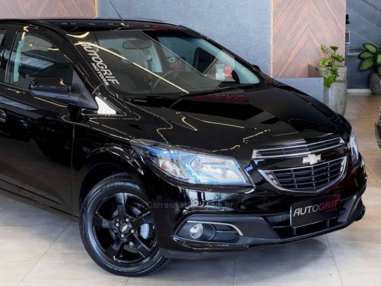 CHEVROLET - ONIX - 2016/2016 - Preta - R$ 56.900,00