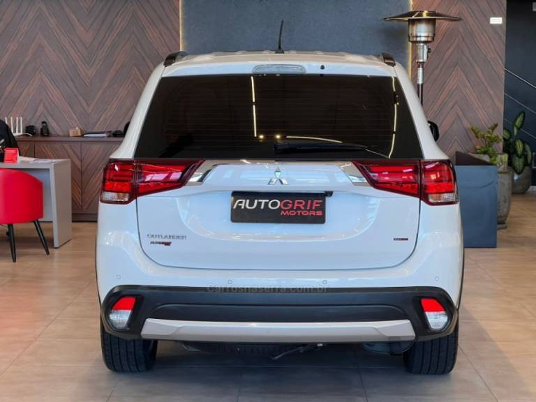 MITSUBISHI - OUTLANDER - 2016/2016 - Branca - R$ 119.900,00