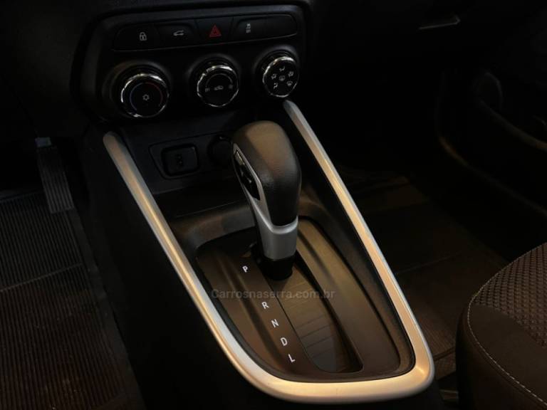 CHEVROLET - ONIX - 2022/2023 - Branca - R$ 81.900,00