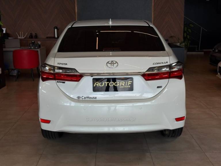 TOYOTA - COROLLA - 2019/2019 - Branca - R$ 105.900,00