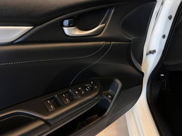 HONDA - CIVIC - 2016/2017 - Branca - R$ 108.900,00