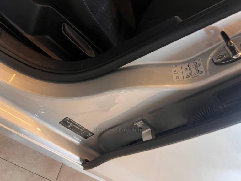 VOLKSWAGEN - GOLF - 2015/2015 - Prata - R$ 86.900,00