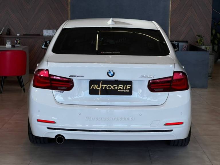 BMW - 320I - 2017/2018 - Branca - R$ 129.900,00