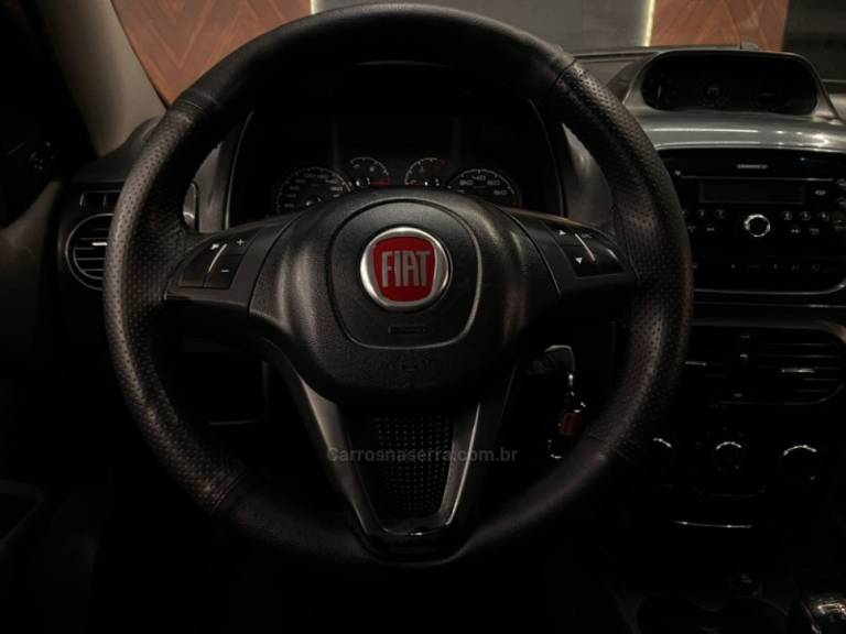 FIAT - PALIO - 2015/2015 - Vermelha - R$ 49.900,00