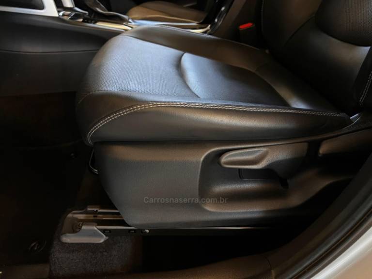TOYOTA - COROLLA - 2021/2022 - Prata - R$ 138.900,00
