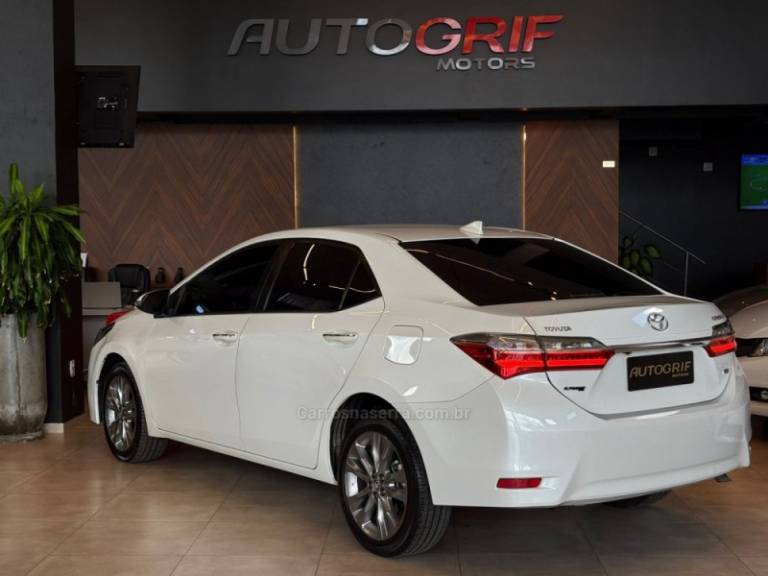 TOYOTA - COROLLA - 2019/2019 - Branca - R$ 105.900,00
