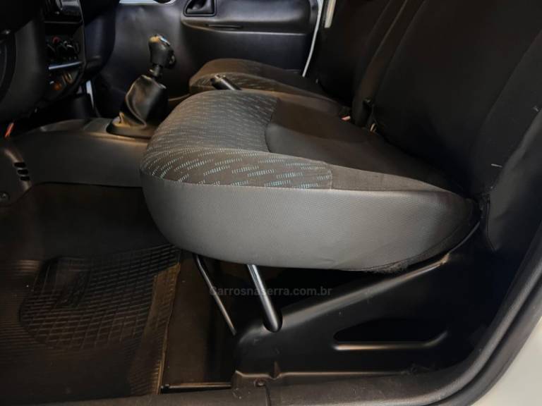 RENAULT - KANGOO - 2015/2016 - Branca - R$ 47.900,00