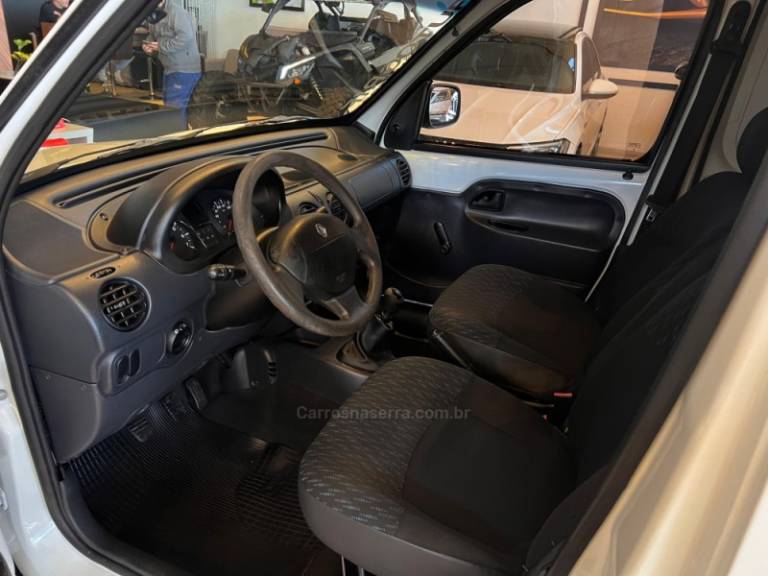 RENAULT - KANGOO - 2015/2016 - Branca - R$ 47.900,00