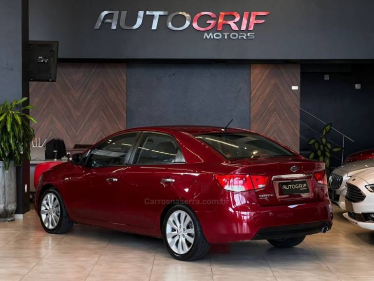 KIA MOTORS - CERATO - 2010/2011 - Vinho - R$ 44.900,00