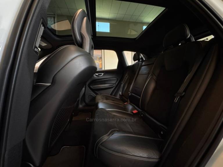 VOLVO - XC60 - 2018/2018 - Branca - R$ 159.900,00