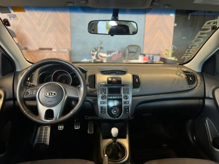 KIA MOTORS - CERATO - 2010/2011 - Vinho - R$ 44.900,00