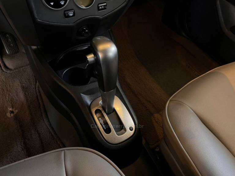 NISSAN - GRAND LIVINA - 2010/2010 - Prata - R$ 38.900,00