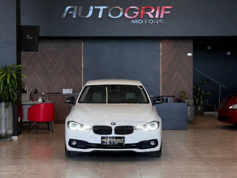 BMW - 320I - 2017/2018 - Branca - R$ 129.900,00