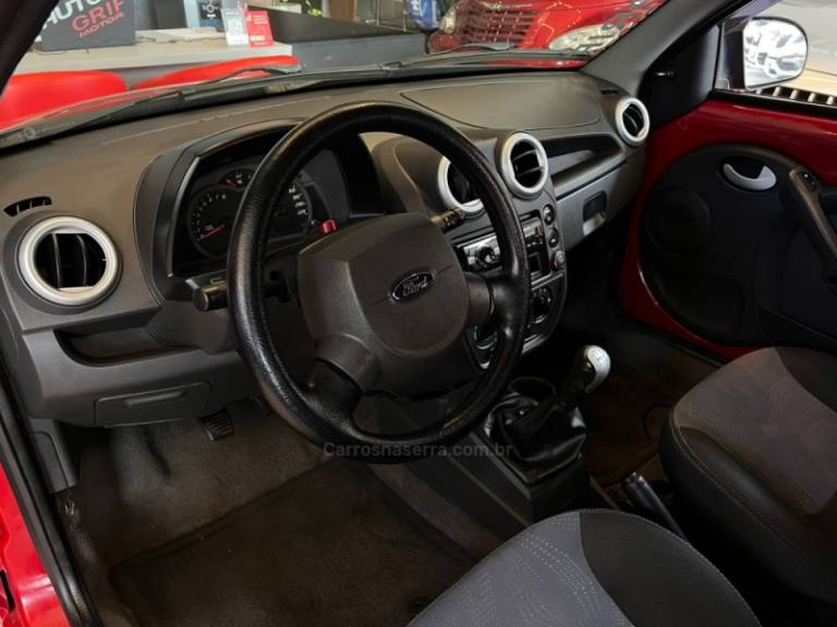 FORD - KA - 2012/2013 - Vermelha - R$ 27.900,00