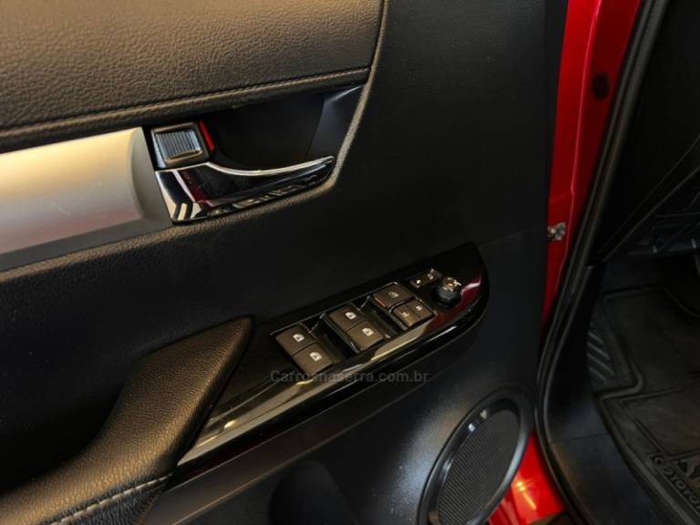 TOYOTA - HILUX - 2021/2021 - Vermelha - R$ 244.900,00