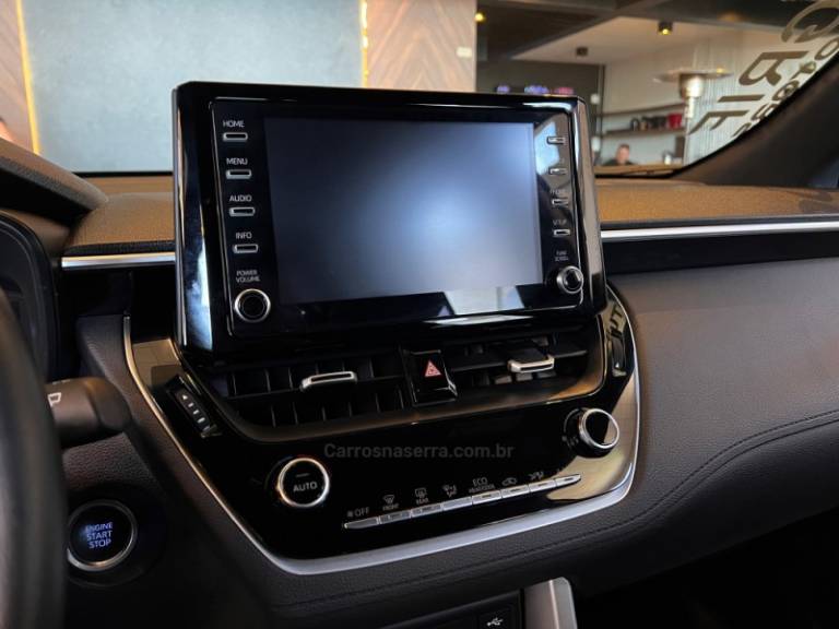 TOYOTA - COROLLA - 2021/2022 - Prata - R$ 138.900,00
