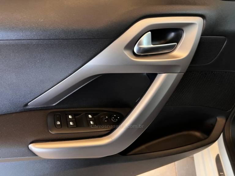 PEUGEOT - 208 - 2016/2017 - Branca - R$ 58.900,00
