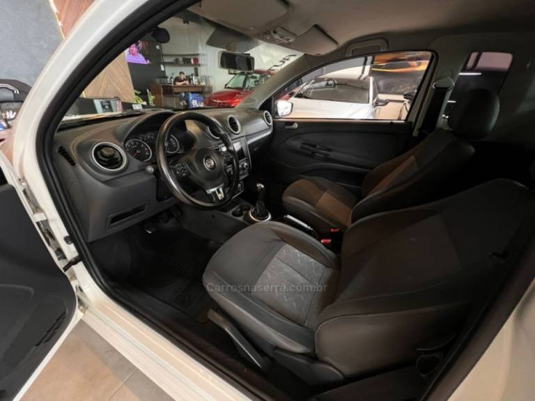 VOLKSWAGEN - SAVEIRO - 2012/2012 - Branca - R$ 48.900,00