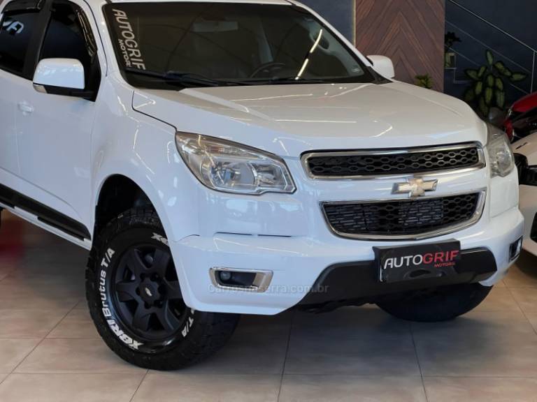 CHEVROLET - S10 - 2013/2014 - Branca - R$ 109.900,00