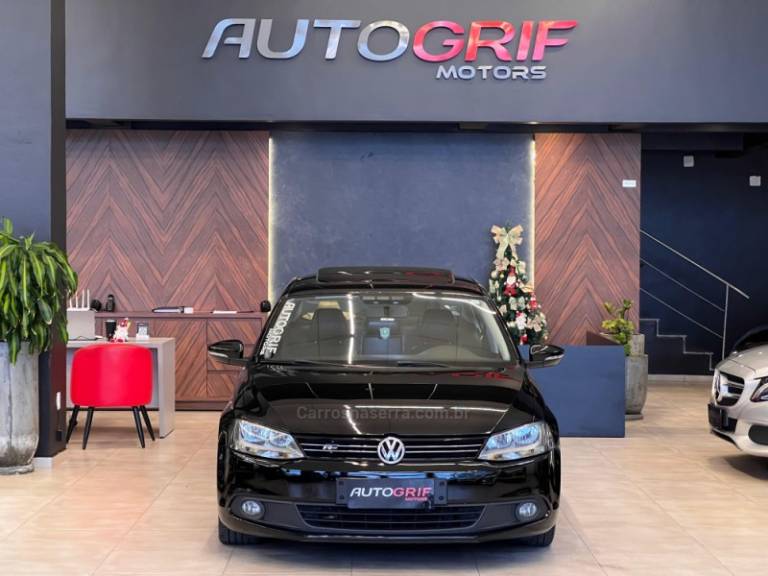 VOLKSWAGEN - JETTA - 2012/2013 - Preta - R$ 68.900,00