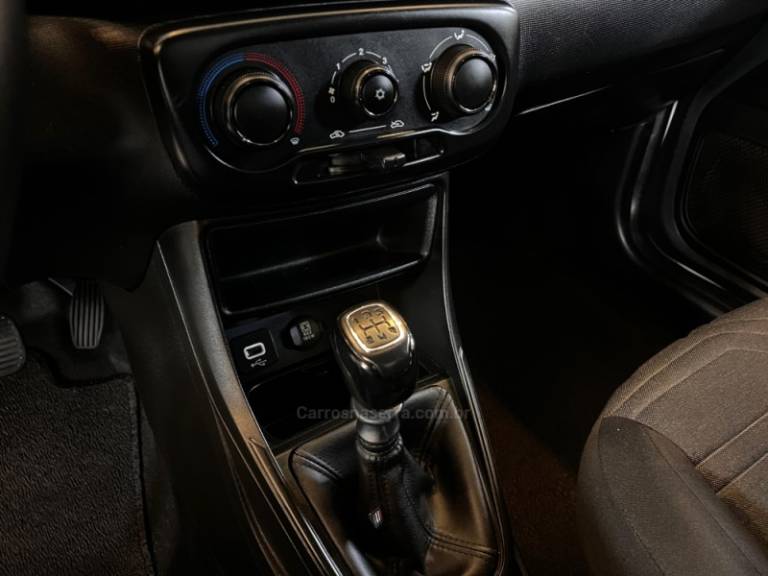 FIAT - STRADA - 2021/2022 - Branca - R$ 81.900,00