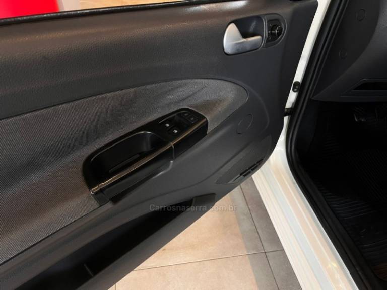 VOLKSWAGEN - SAVEIRO - 2012/2012 - Branca - R$ 48.900,00