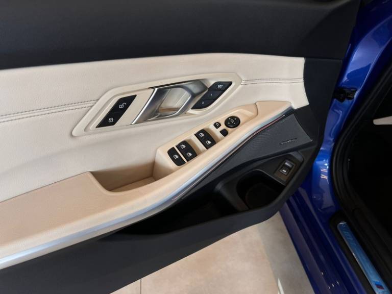 BMW - 320I - 2024/2024 - Azul - R$ 314.900,00