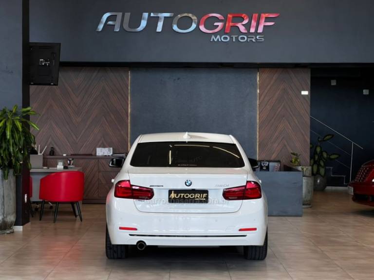 BMW - 320I - 2017/2018 - Branca - R$ 129.900,00